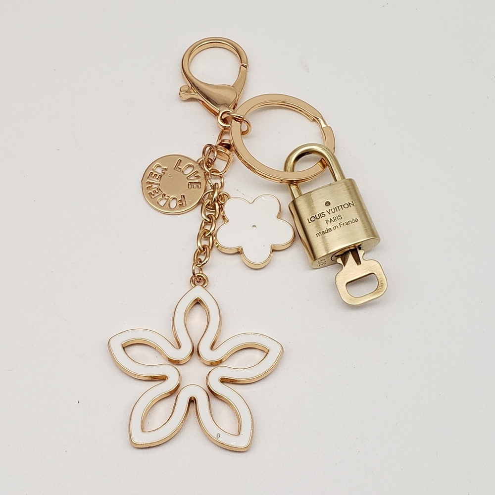 Authentic Louis Vuitton Gold Padlock W/ Unbranded Clover Flower Bag Charm 100525 - Picture 2 of 11